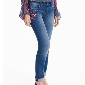 WHBM Girlfriend Embroidered Medium Wash Blue Denim Jeans Size 6 EUC KL